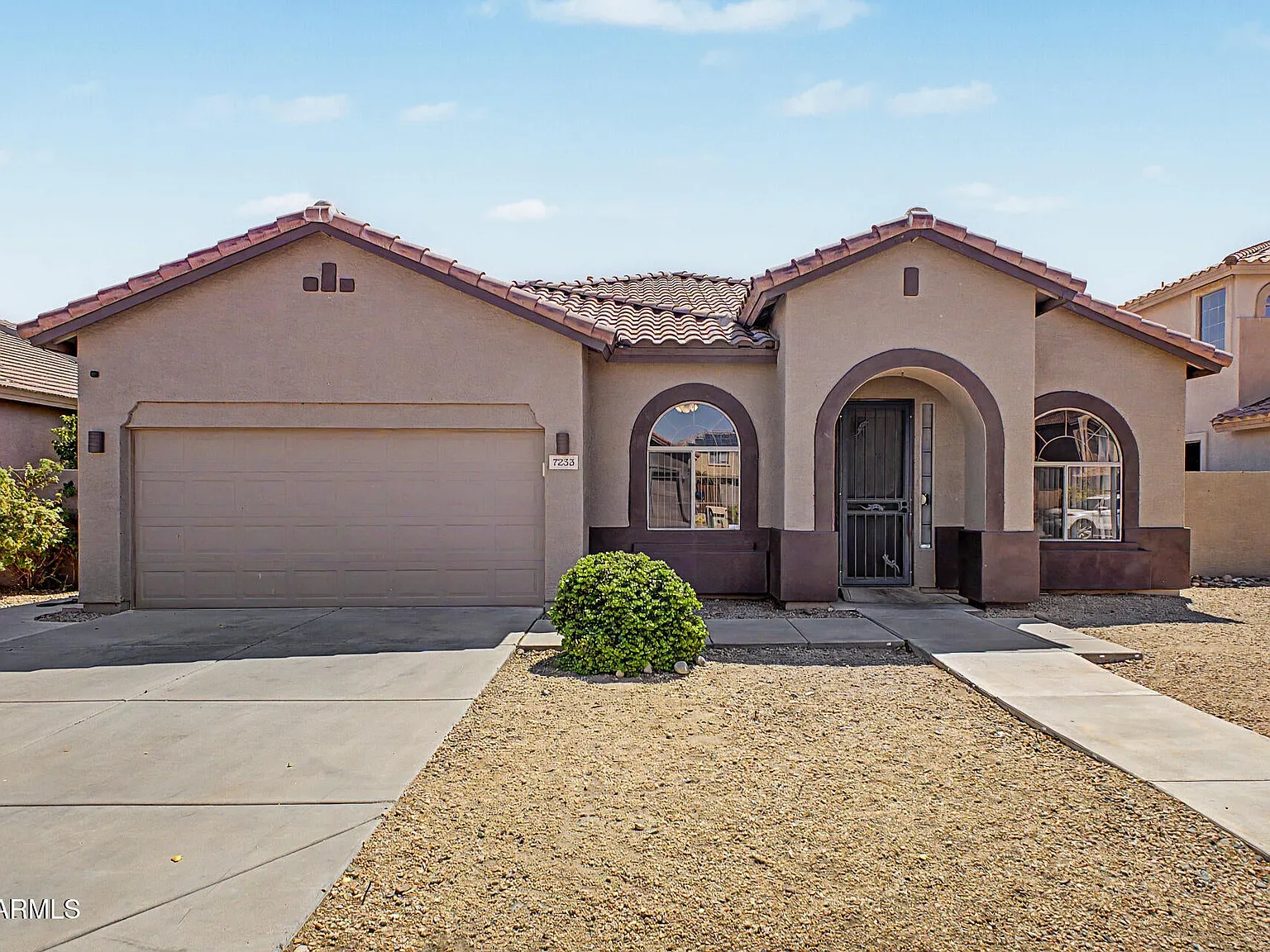 4 bed, 2352 sqft, $2,500 — Photo 2