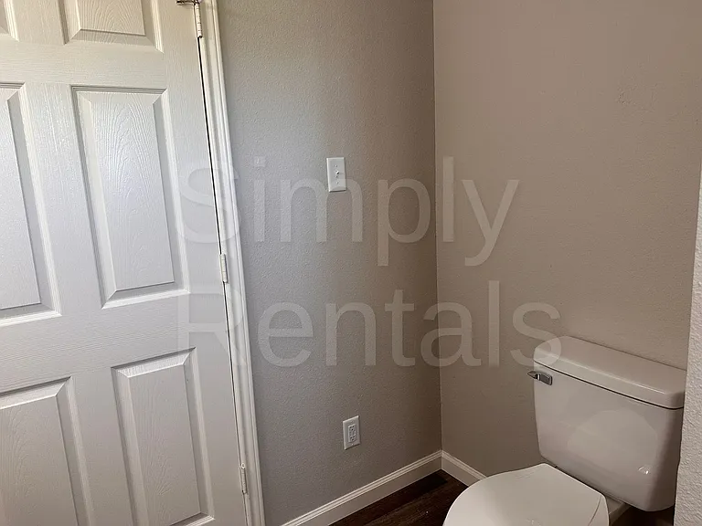 11015 W Interstate Highway 30 — Photo 16