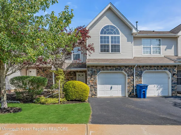 40 Maywood Run, Tinton Falls, NJ 07753