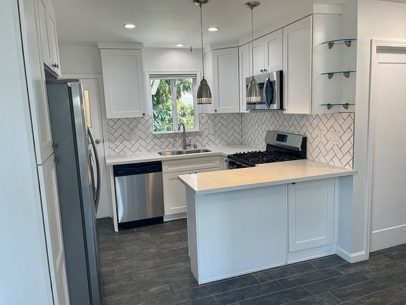 5th image of 3843 1/2 Revere Ave #1/2
