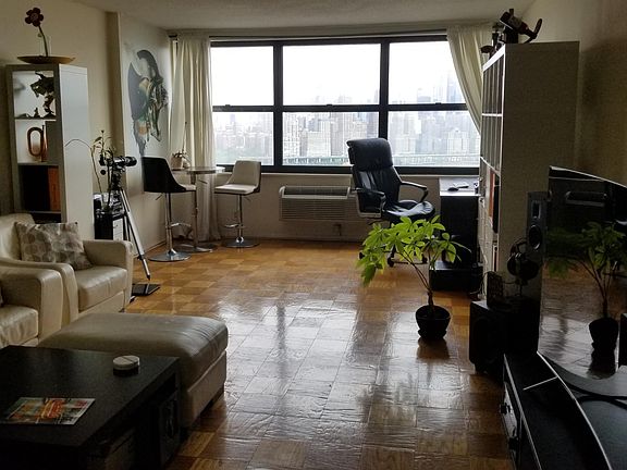 2nd image of 7002 Boulevard E APT 34G