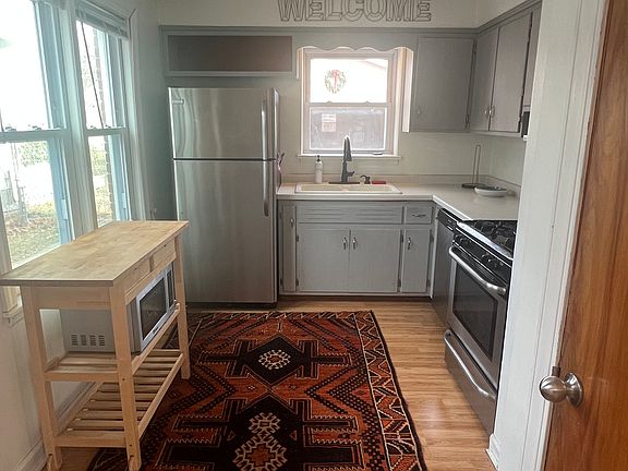 5th image of 219 N Charlotte St