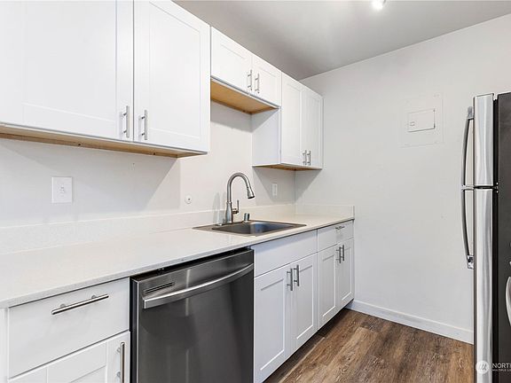 3rd image of 12333 33rd Ave NE #1