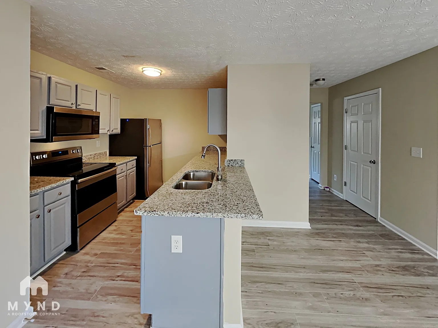 3 bed, 2.5 bath, 1376 sqft, $1,775 — Photo 2