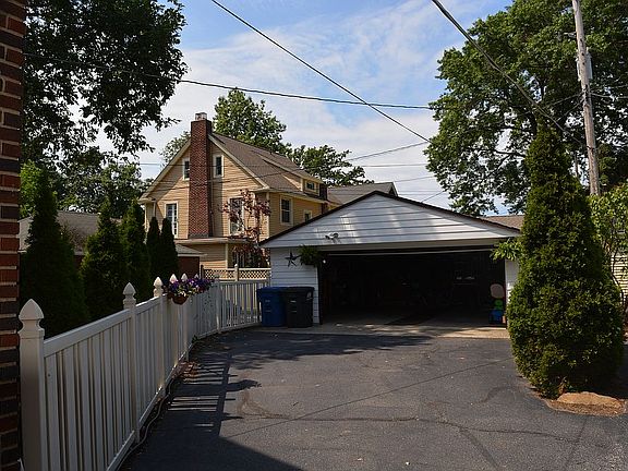 4th image of 15100 Lake Ave