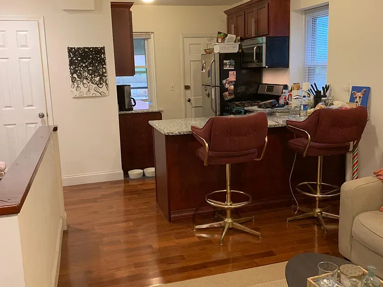 2041 Spring Garden St #1R — Photo 7