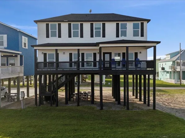 1326 Emerald Dr, Crystal Beach, TX 77650