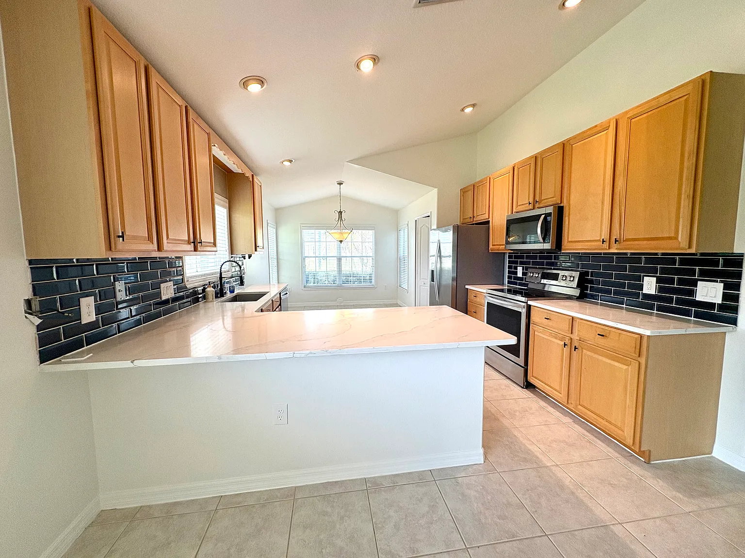 3 bed, 2032 sqft, $2,800 — Photo 3