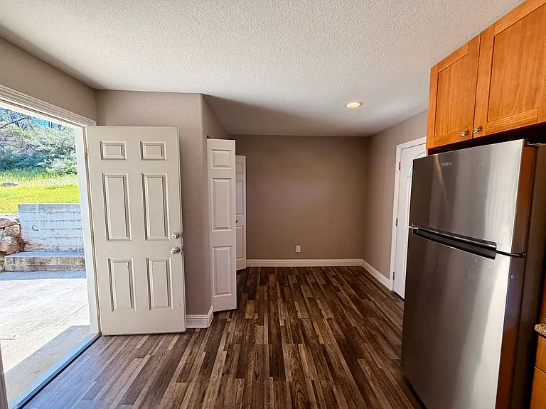 851 E Main St — Photo 9