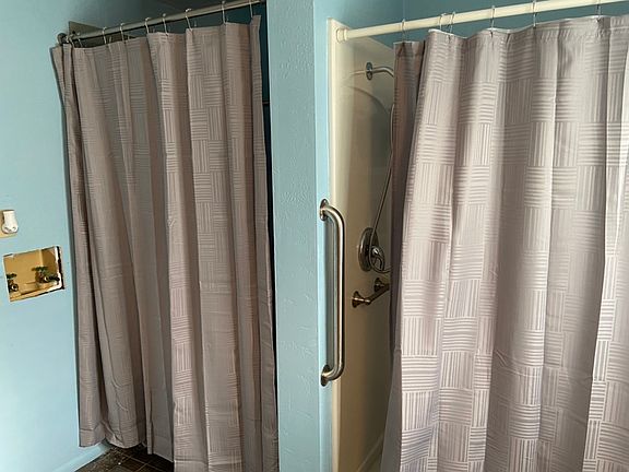 Extra Closet left/shwr right