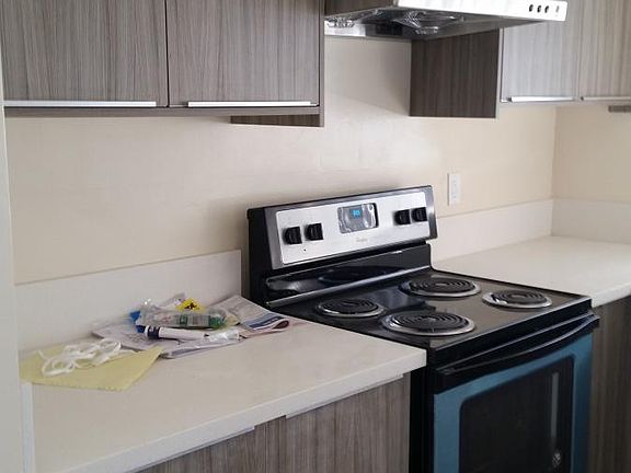 4th image of 114 E Live Oak St APT H