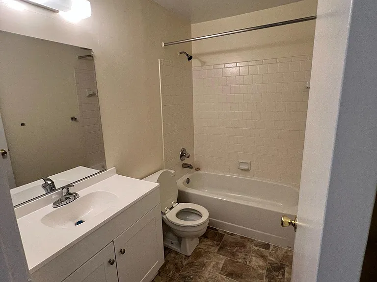 1113 Castle Harbour Way #2B — Photo 10