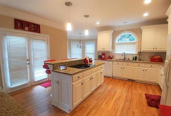 2nd image of 635 Saint Regis Ln