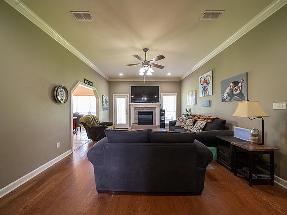 5th image of 145 Birchwood Cir