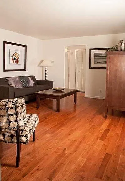 Jamestown Square Apartments — Photo 13
