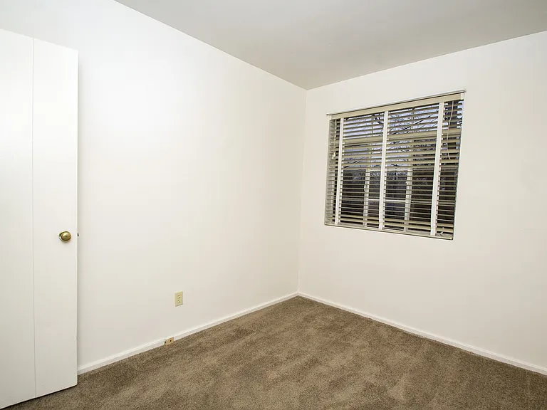 Clifton Woods Apartments — Photo 77