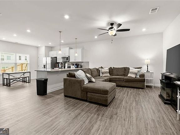 2nd image of 254 Pinnacle Way
