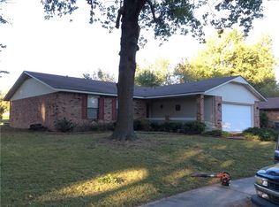 2000 E Magnolia Dr, Fayetteville, AR 72703