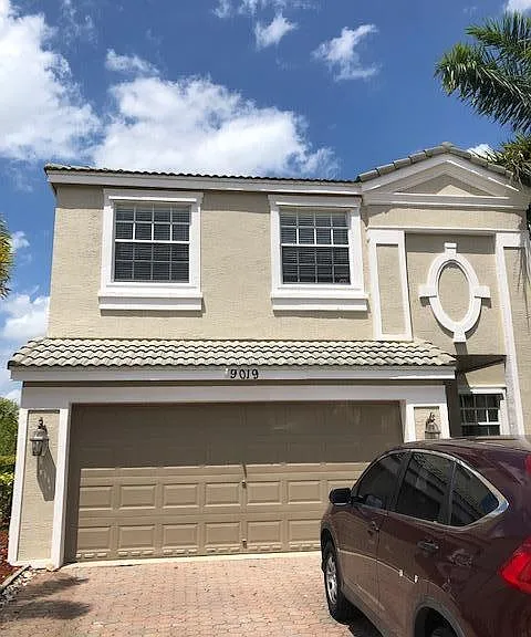 9019 Alexandra Cir — Photo 1