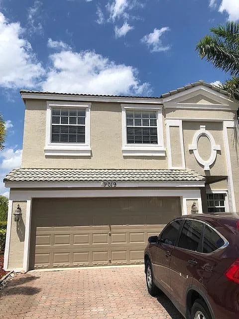 9019 Alexandra Cir