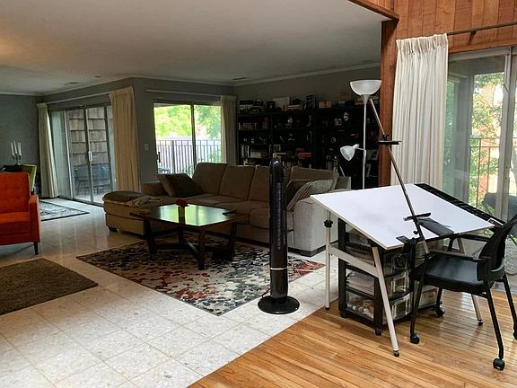 2nd image of 4512 Jefferson St #205
