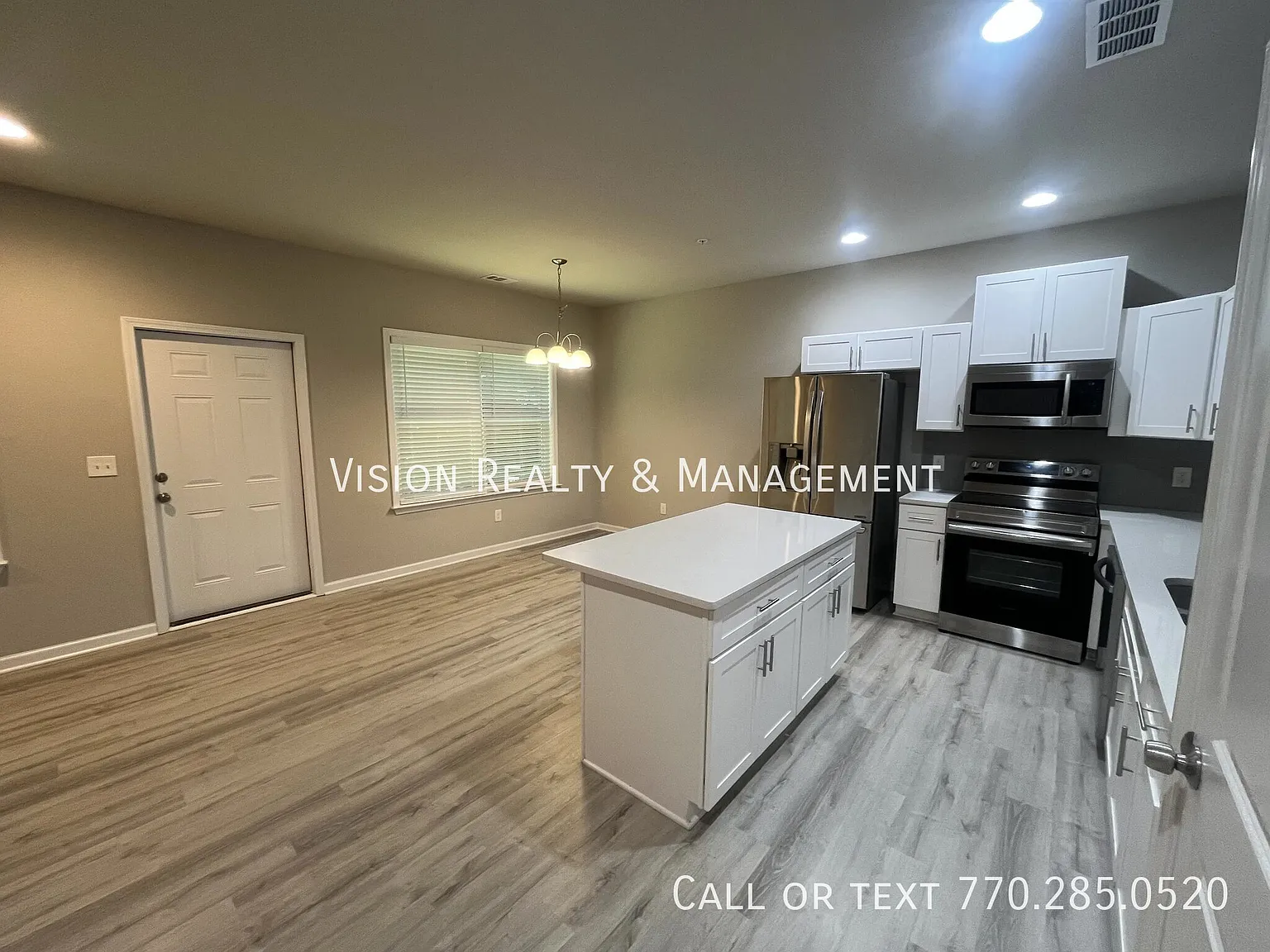 Beautiful 3 BD 2.5 BA Townhome MOVE in READY — Photo 2