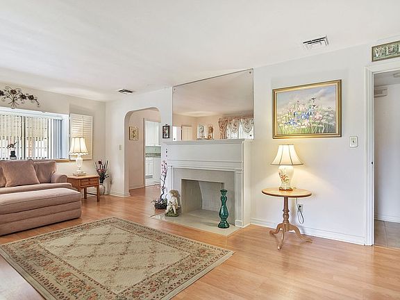 5th image of 267 W 67th St