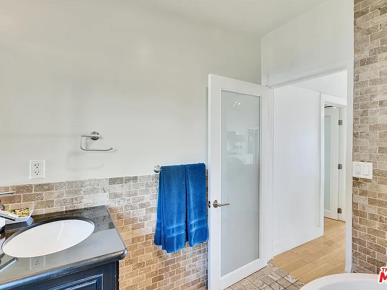 3966 Las Flores Canyon Rd — Photo 36