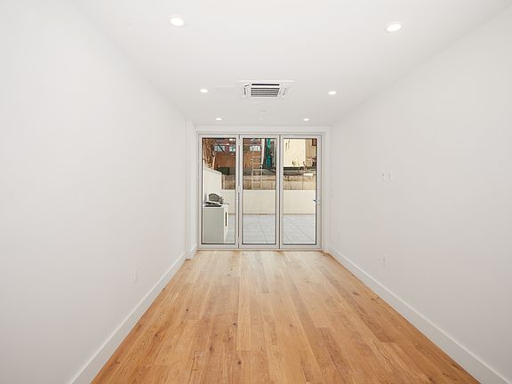 5th image of 224 W 20th St