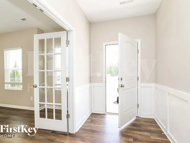 3748 Streamside Dr — Photo 3