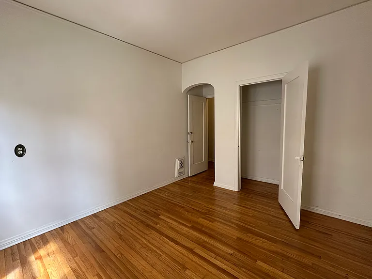 1340 E Harvard St — Photo 21