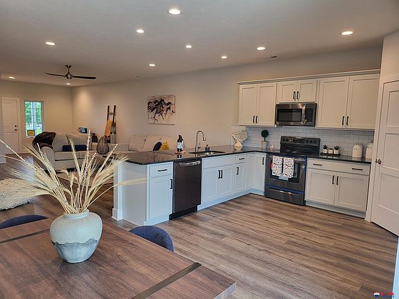 2nd image of 5808 S 93rd Pl