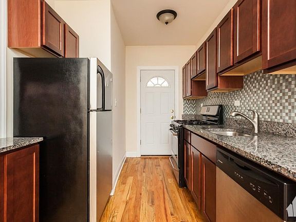 2nd image of 624 W Cornelia Ave #2NDFLOOR2S