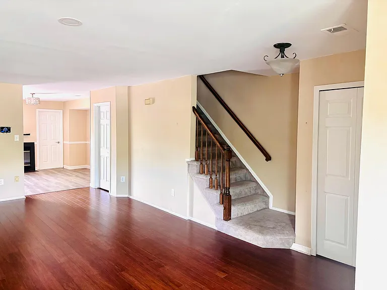 103 Bedford Pl — Photo 3