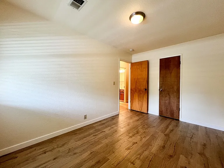 2224-2252 W Clay St — Photo 20