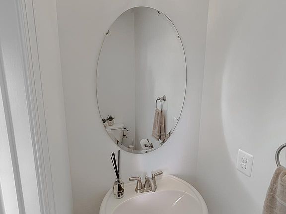 4th image of 46938 Pembrooke St