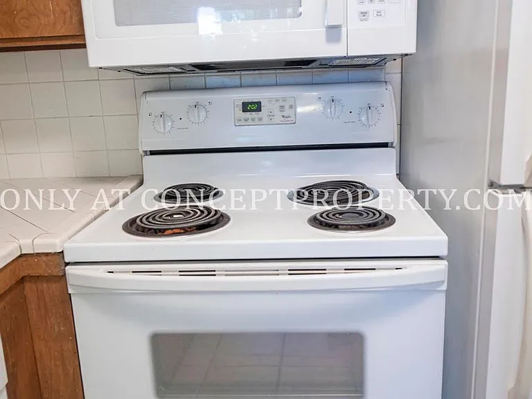 425 E 3rd Ave — Photo 14