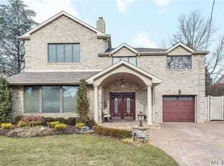 2089 Holland Way, Merrick, NY 11566