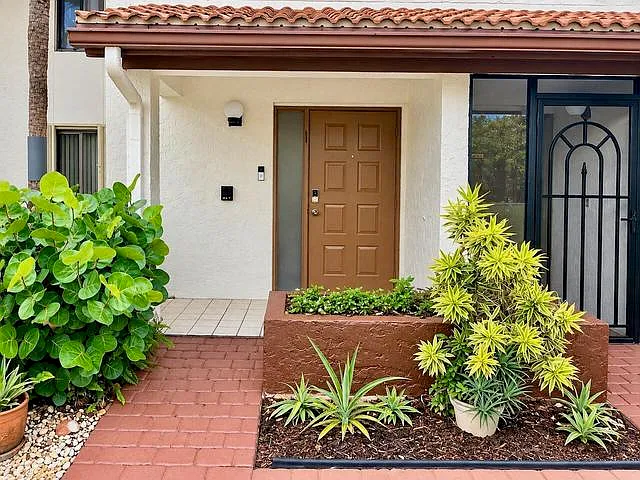 3 bed, 1750 sqft, $2,500 — Photo 1