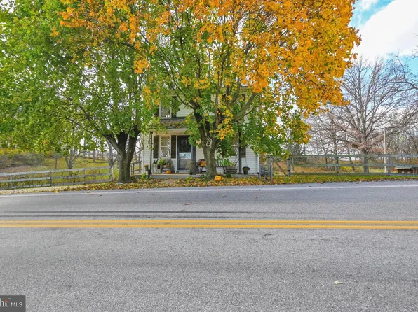 793 N Biesecker Rd, Thomasville, PA 17364