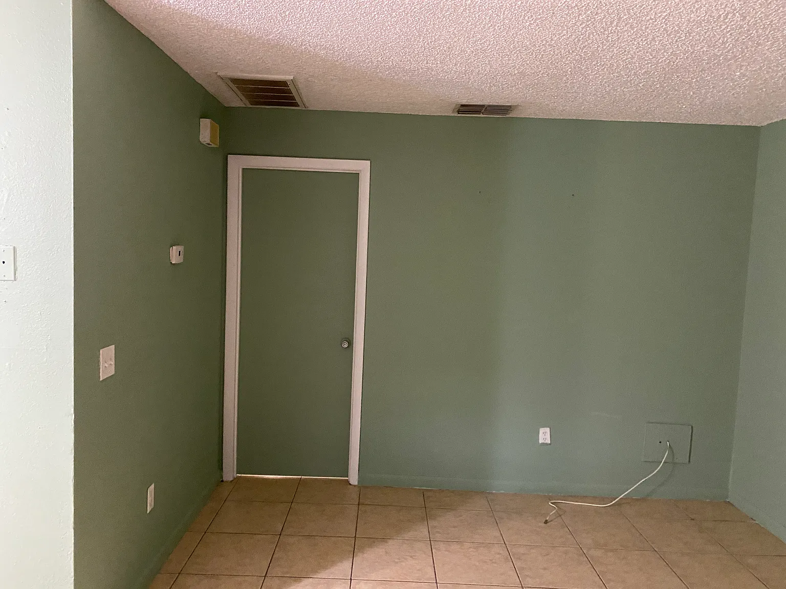 1 bed, 1050 sqft, $975 — Photo 4
