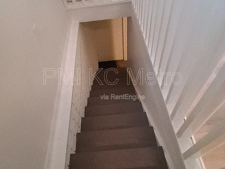 5623 NE 51st St — Photo 13