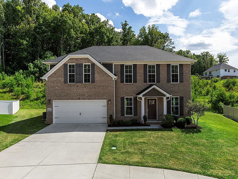 2107 Kangaroo Ln — Photo 1