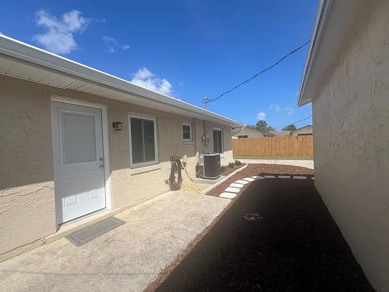 5173 Pineland Ave — Photo 20