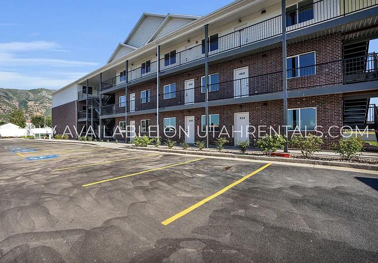 450 W Main St — Photo 29