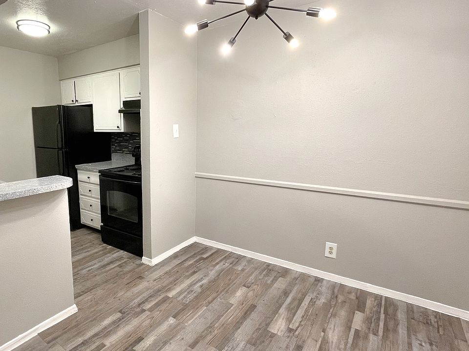 1st image of 950 W Kiest Blvd