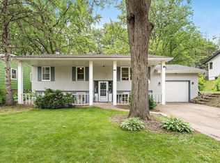 2798 Fernwood St, Roseville, MN 55113