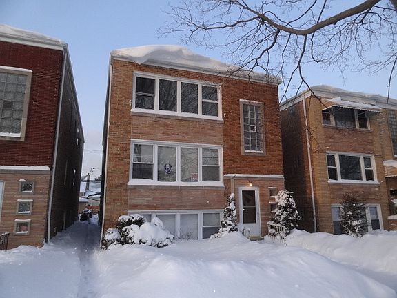 2nd image of 5752 W Montrose Ave