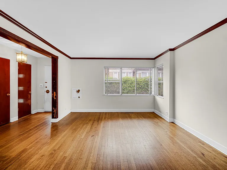 7248 N Ridge Blvd — Photo 8