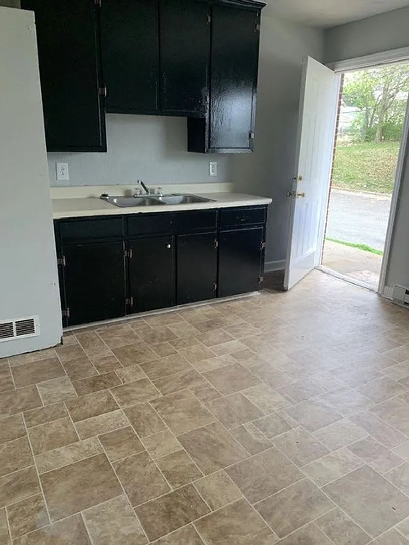 Providence Square Apartments — Photo 4
